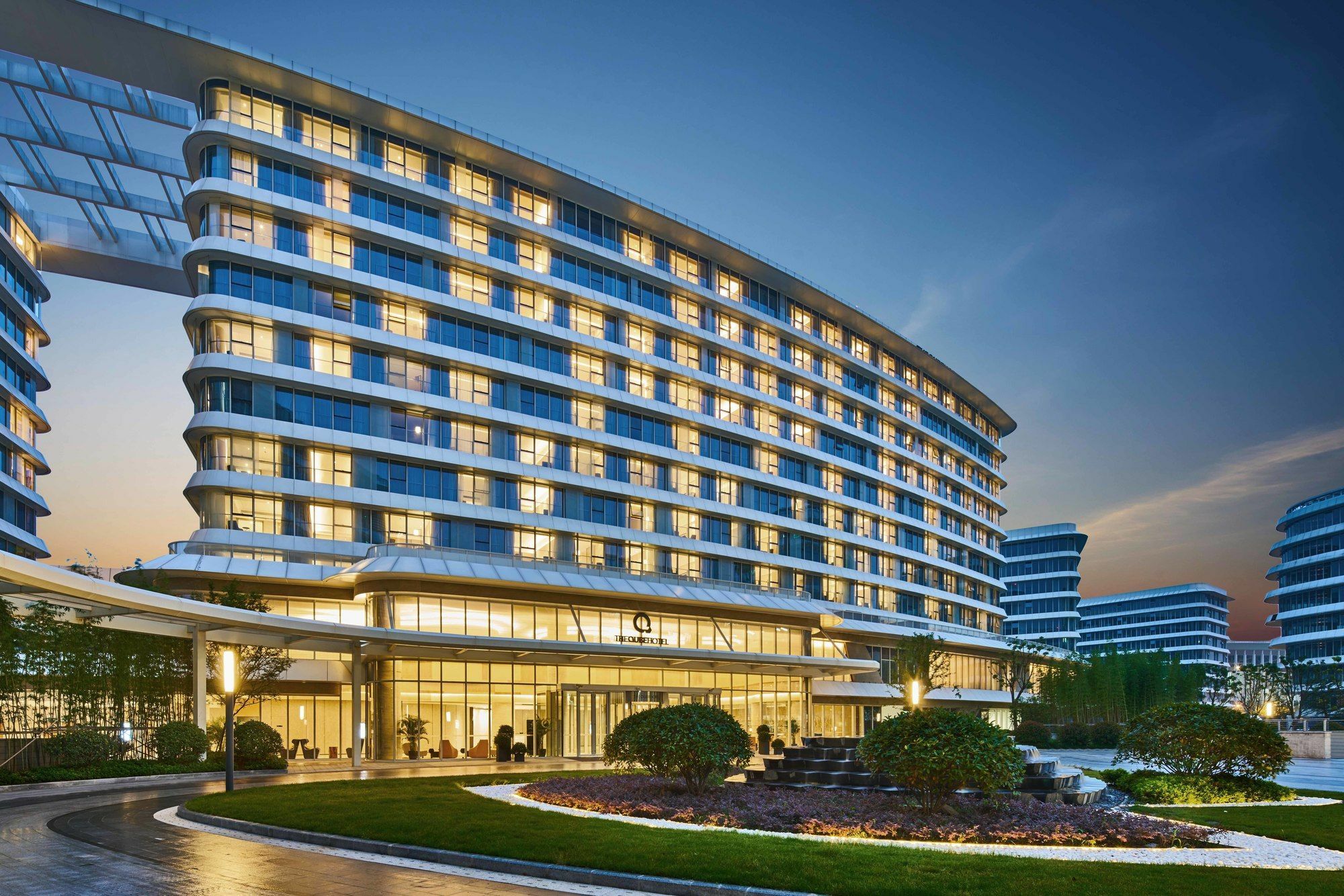 Khách sạn The Qube Hongqiao 5*